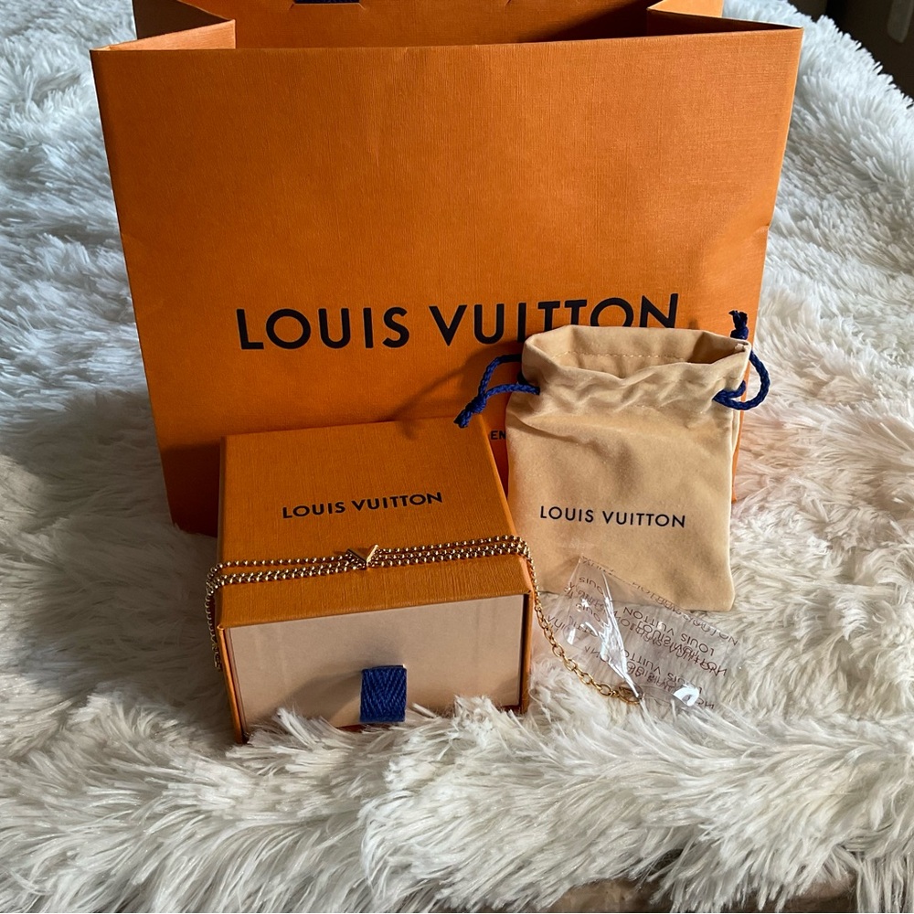Louis Vuitton V bracelet